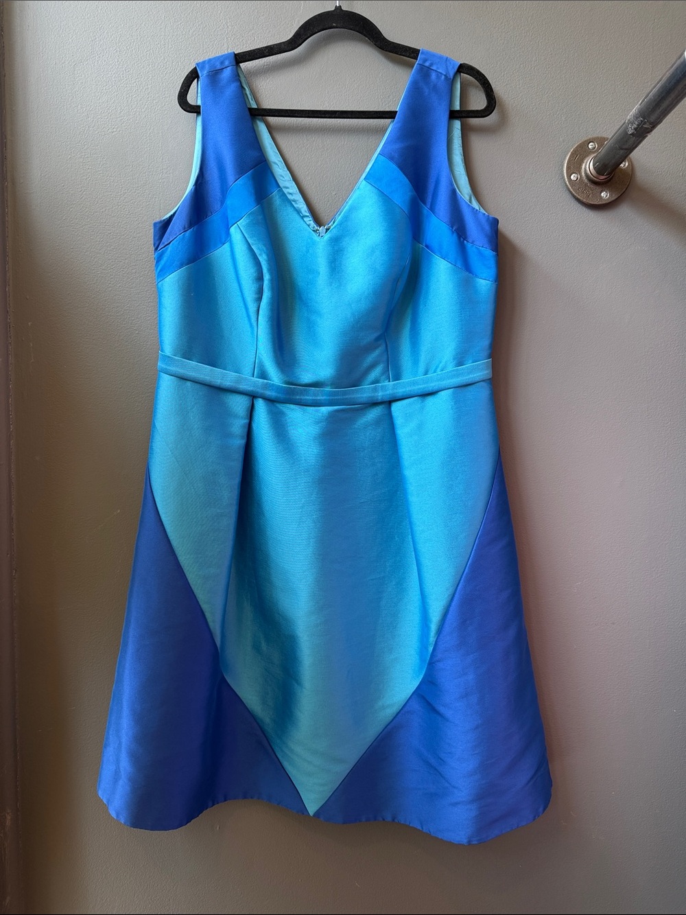 Theia Vivid Blue Colorblock V-Neck Dress